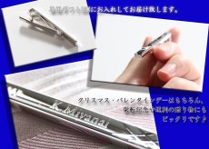 画像4: ギフト 名入れ 《 DAKS ダックス ネクタイピンDT3033 》 プレゼント 送別 成人 就職祝 退職祝 誕生日 名前入り 名入れ彫刻 ネクタイピン タイピン タイバー 名前入り （ ギフト 贈答 プレゼント ） X柄 純正BOX付 名入れ  最強配送 最短 (4)