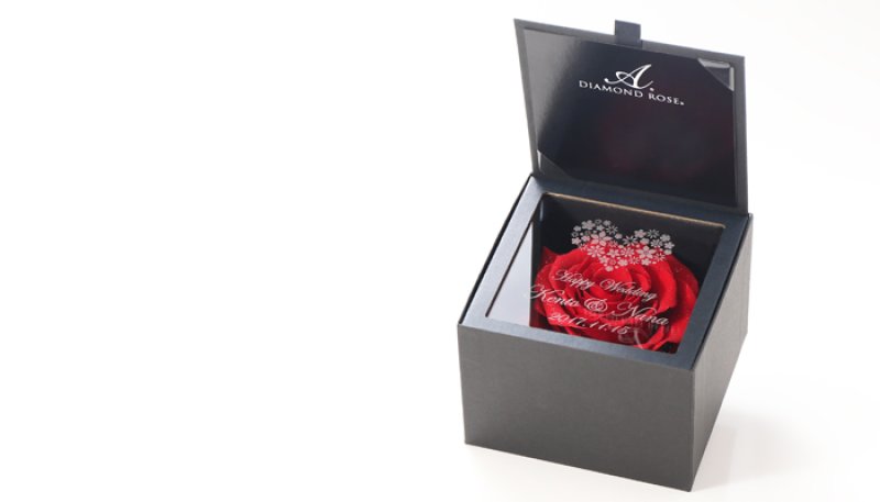 画像7: 《  そのまま飾れる 名入れ プリザ ダイヤモンドローズ  》【  ガラス加工  】 薔薇 バラ 花 豪華 プリザ プリザーブドフラワー 誕生日 結婚記念 プレゼント 最短 最強配送 実用的 2026 (7)