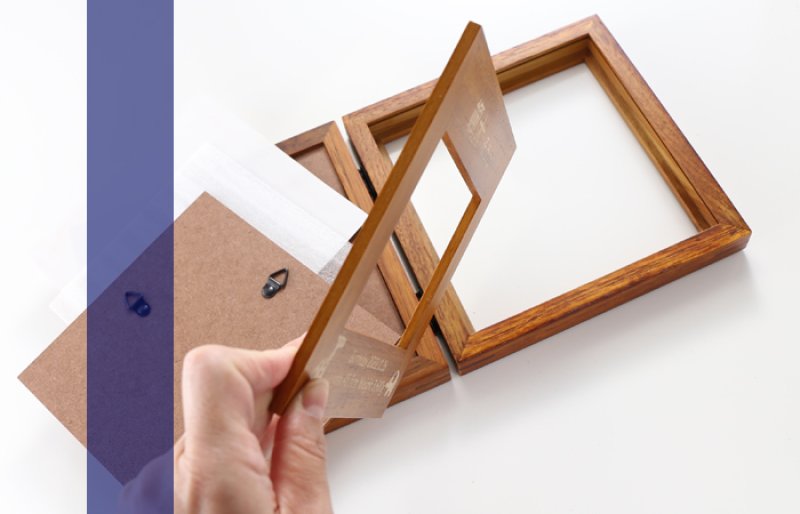 画像11: 退職祝い 還暦祝い 名入れ フォトフレーム ハッピーフレーム 【 中枠彫刻 】3枚タイプ(ブラウン)フォトフレーム【 誕生日 ベビーメモリアル 出産祝い 結婚祝い 】（ギフト 贈答 プレゼント）【 名前入り 】  最短 即日発送 男性 女性 子供 令和 (11)