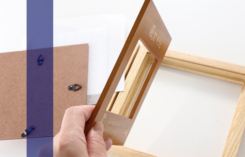 画像10: 退職祝い 還暦祝い 名入れ フォトフレーム ハッピーフレーム 【 中枠彫刻 】3枚タイプ(ナチュラル)フォトフレーム【 誕生日 ベビーメモリアル 出産祝い 結婚祝い 】（ギフト 贈答 プレゼント）【 名前入り 】  最短 即日発送 男性 女性 子供 令和 (10)