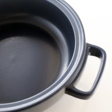 画像6: 結婚祝い 名入れ 土鍋 《 TOTE NAVY【M】 》 IH対応 8号 2〜3人用 2L 電子レンジ オーブン対応 プレゼント 名前入り ギフト 新婚祝い 結婚記念日 新築祝い おしゃれ 夫婦 オーダー 彫刻 2026 (6)